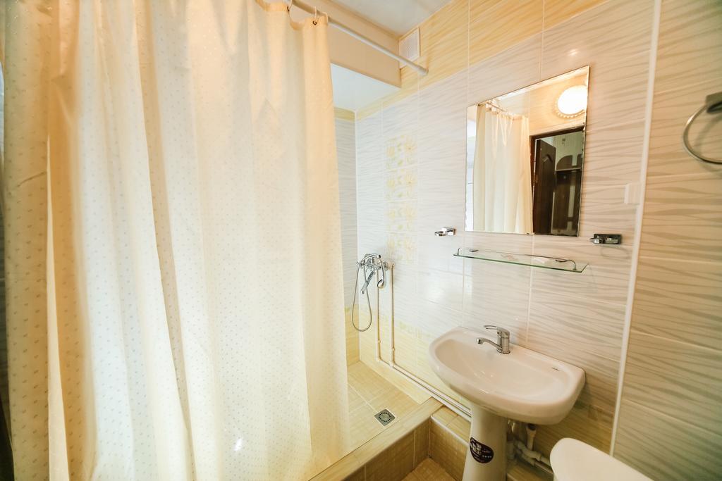 Sary Arka Hotel Pavlodar Exterior foto